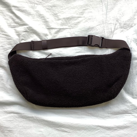Lululemon On the beat belt *sherpa wool bag 5L - Picture 3 of 3